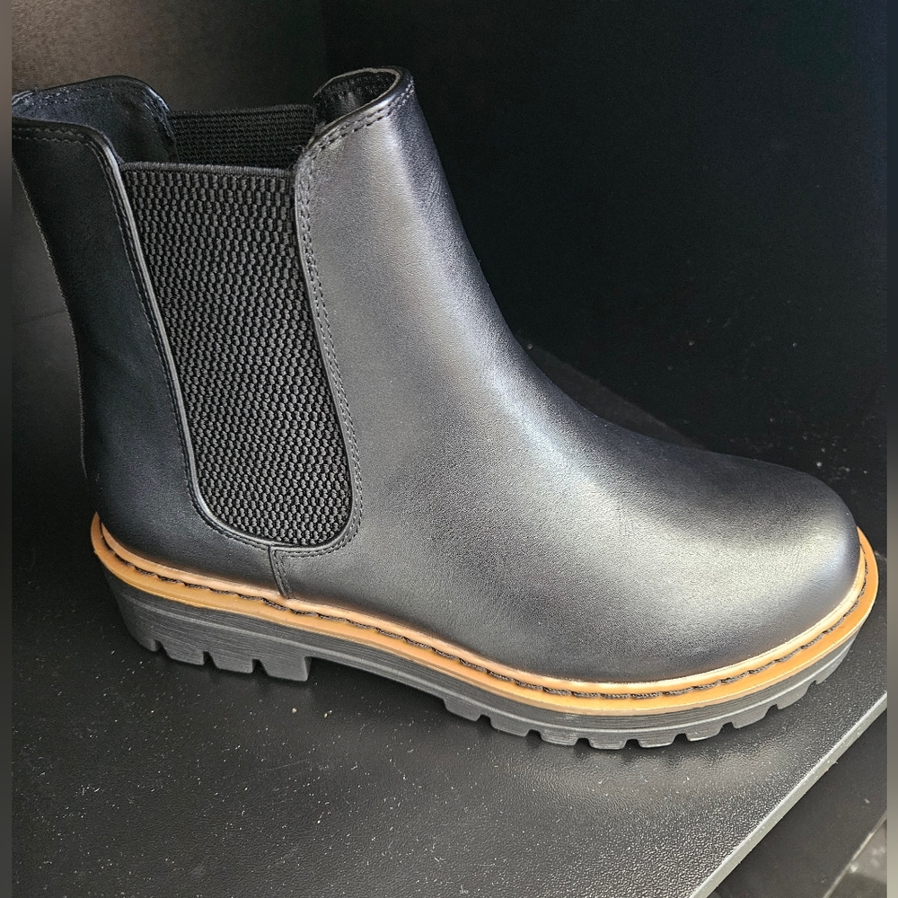 Dream Pairs Black Chelsea Boots Chunky Lug Sole Pull-On Ankle Booties